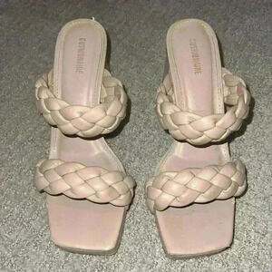 Cushionaire tan braided chunky heel